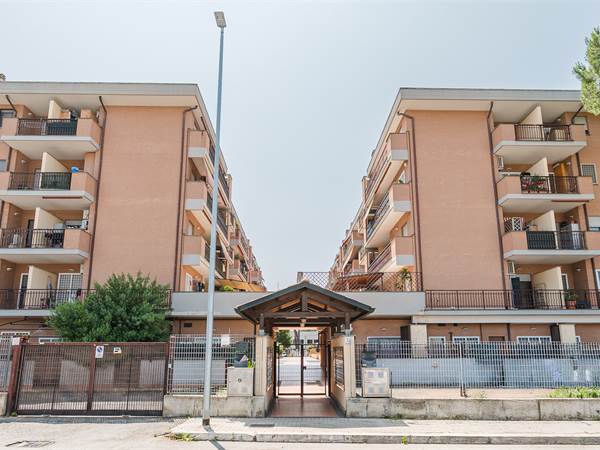 Polo Tecnologico, trilocale per investimento